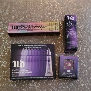 BNIB urban decay 4 piece set full and travel sizes